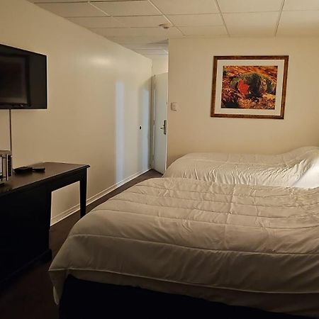 The Brunswick Hotel Complex Parry Sound Exteriör bild